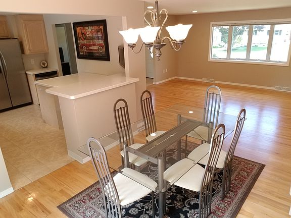 3rd image of 65 Diane Dr