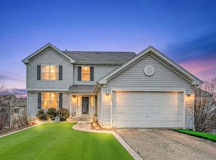 212 S Tanglewood Ct, Round Lake, IL