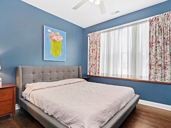 4th image of 4354 N Sacramento Ave #1