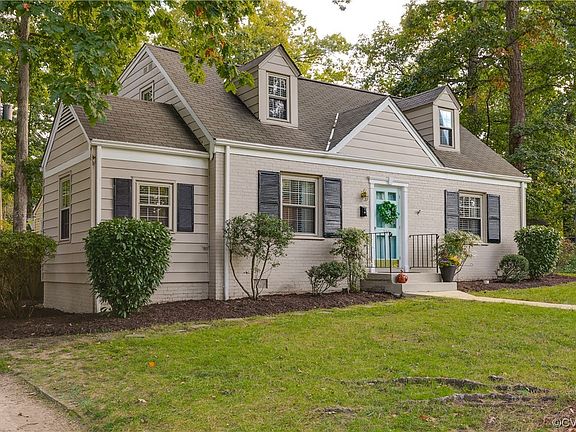 3rd image of 905 Greenway Ln