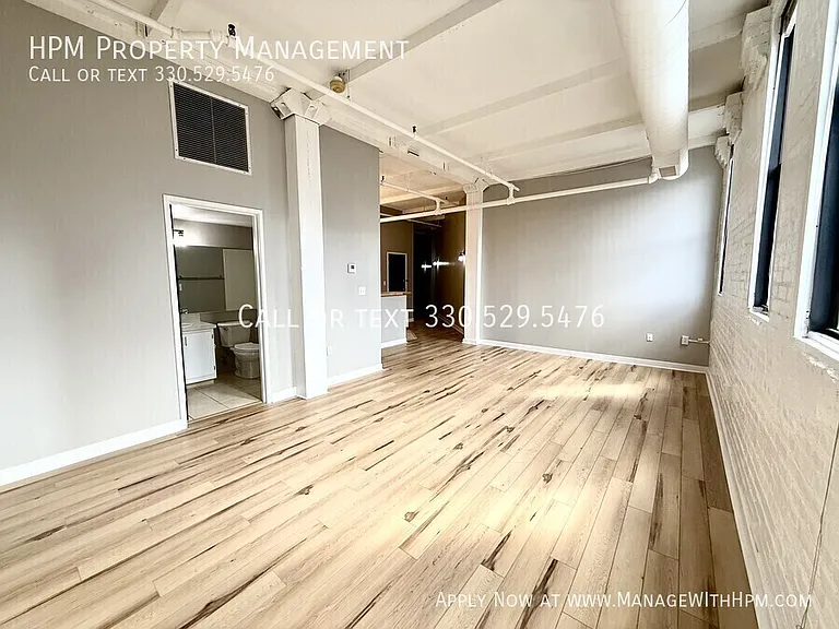 1133 W 9th Street — Photo 36