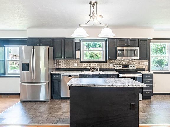 5th image of 1364 Robinhood Dr
