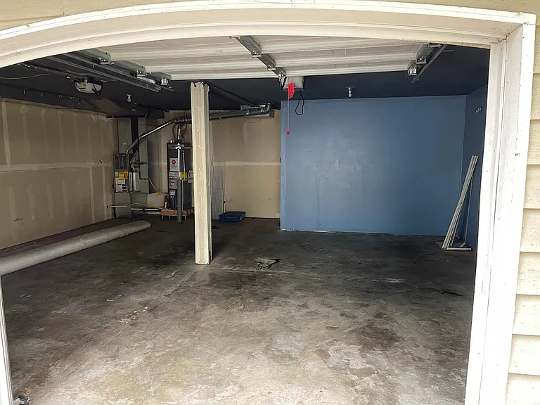 2 spacious car garage.