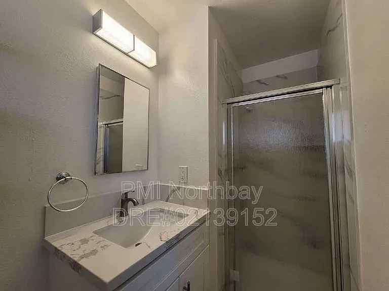 1325 Canterbury Dr — Photo 16