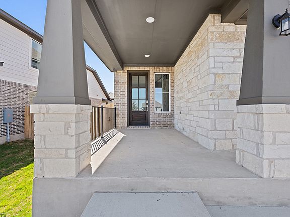 6411 Night Chinook Front Porch
