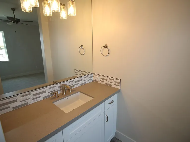 2104 Las Palmas — Photo 21