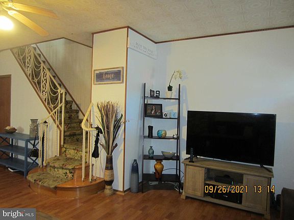 3rd image of 6017 Vandike St