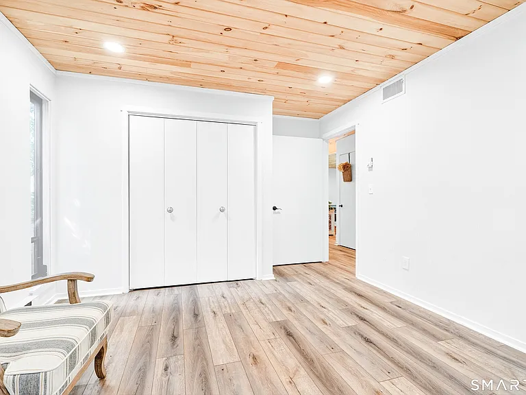 401 Heritage Vlg #B — Photo 12