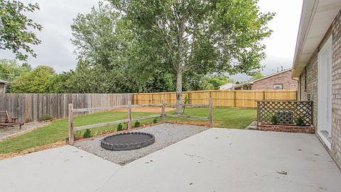 2nd image of 905 Rose Petal Ln