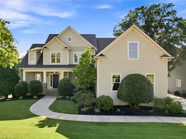 201 Castle Creek Dr, Greer, SC 29651