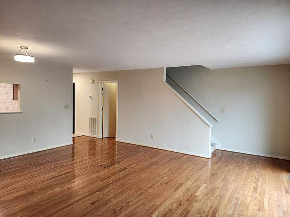 4th image of 3363 Londonderry Ln