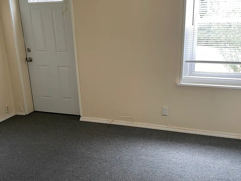 Diane Dr — Photo 9