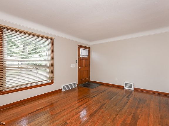 3rd image of 12112 Darlington Ave
