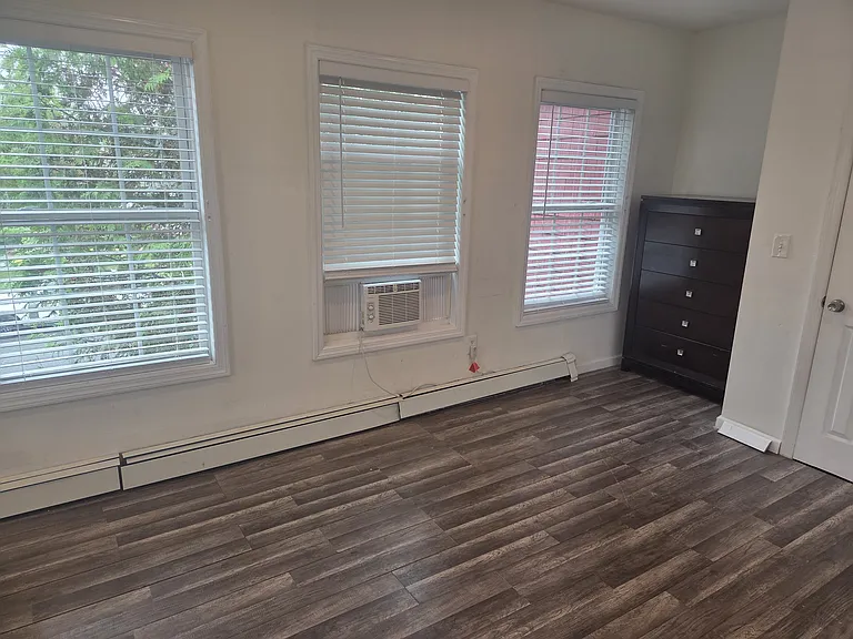 464 Roosevelt Ave #2C — Photo 14