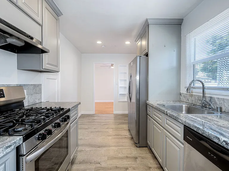 8800 Hayes St — Photo 10