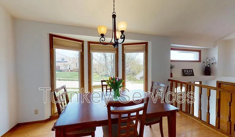 204 Summerset Dr — Photo 5