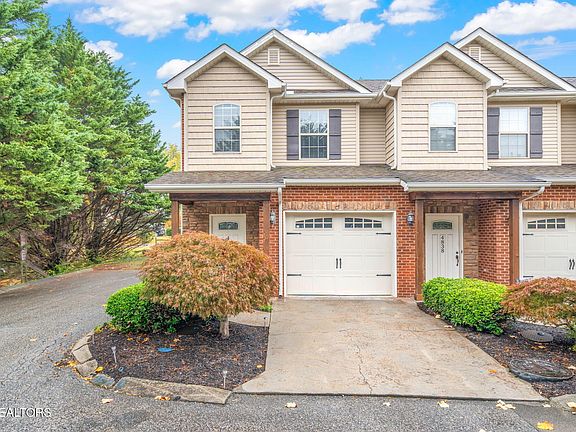 3rd image of 4840 Fountain View Way