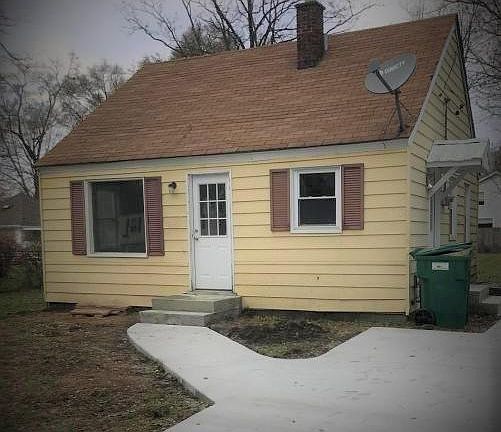 2nd image of 131 43rd St SE