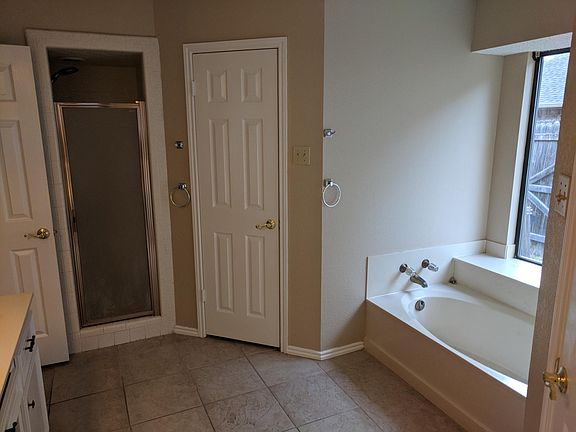 3rd image of 1301 Mesa Verde Dr