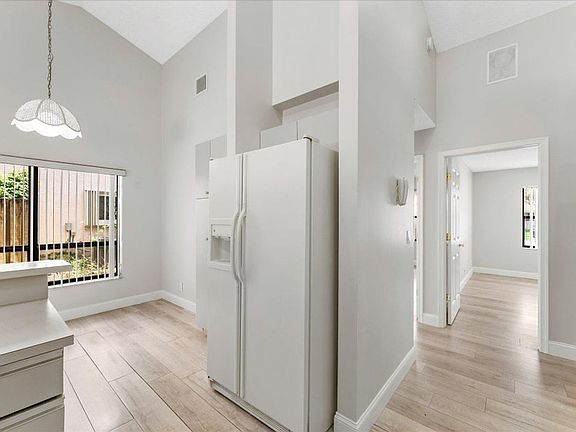 2nd image of 5809 Sun Pointe Cir