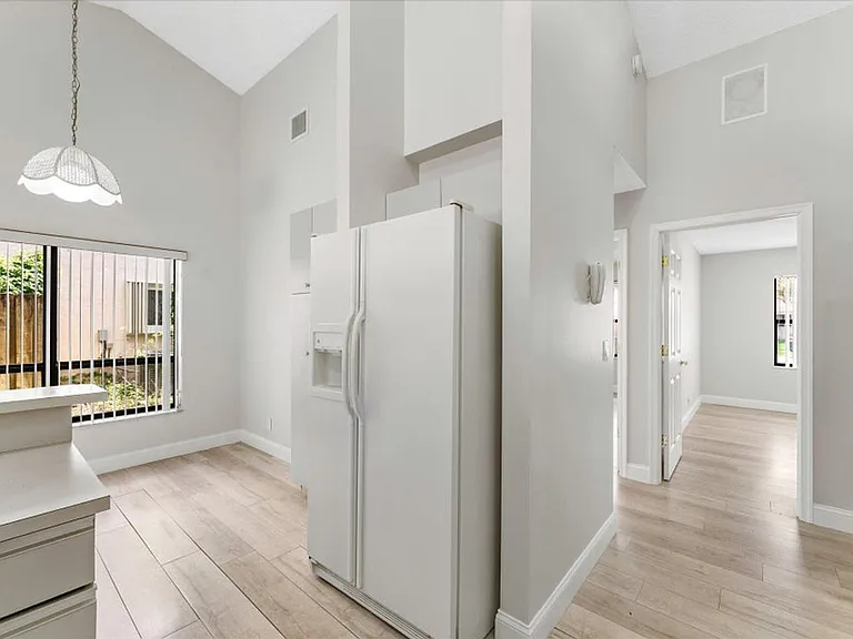 5809 Sun Pointe Cir — Photo 2