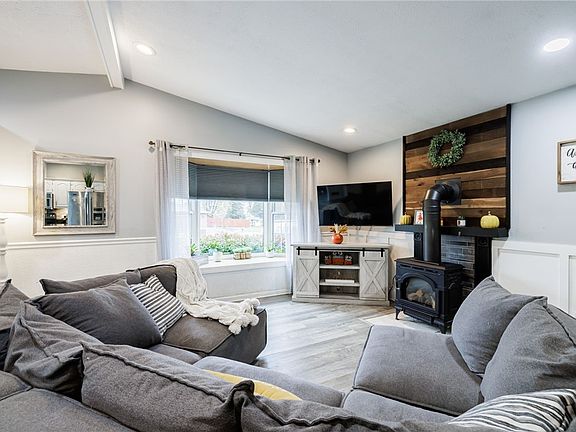 4th image of 8495 Stringham Dr