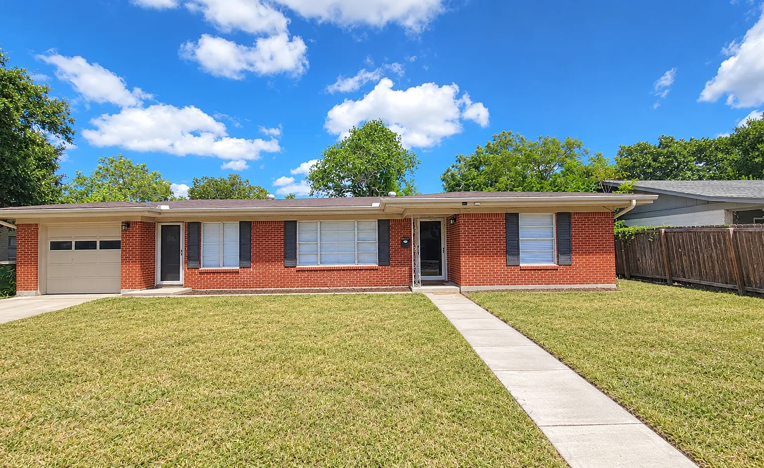 3 bed, 1340 sqft, $1,595 — Photo 1