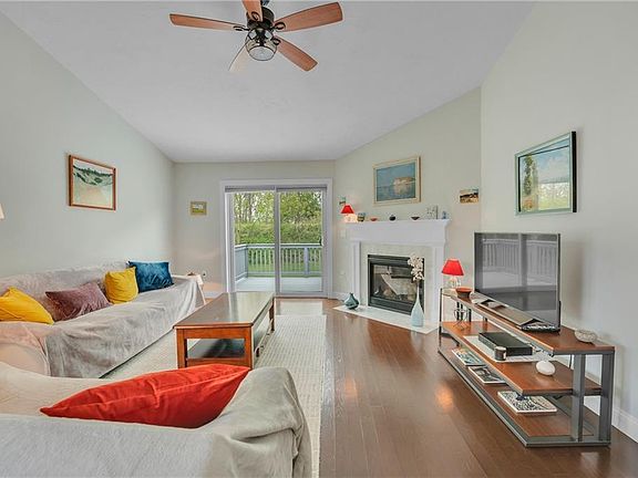 5th image of 25 River Bank Dr