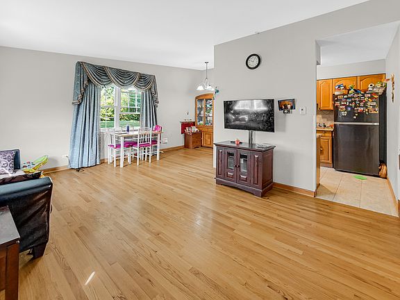 3rd image of 461 Tanglewood Ct #0