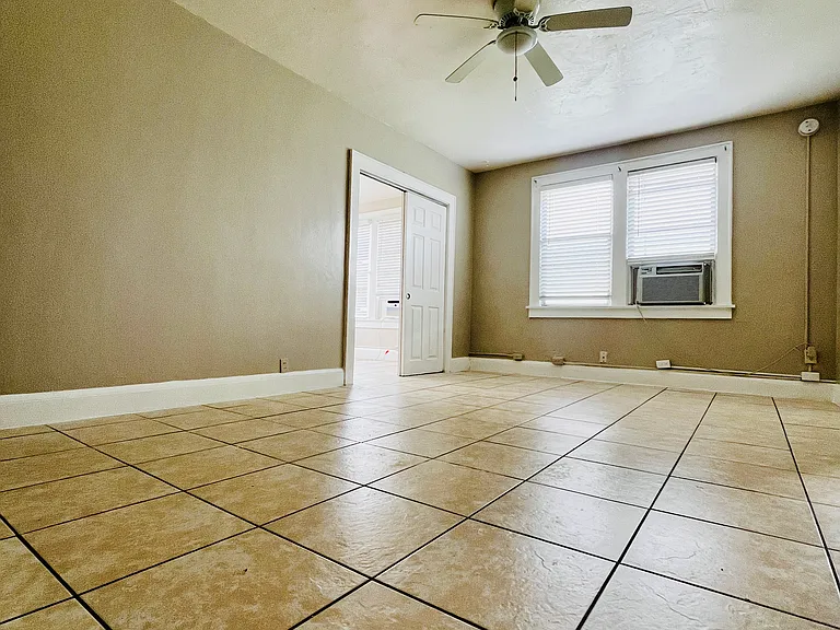 311 S Grandview Ave #5 — Photo 3