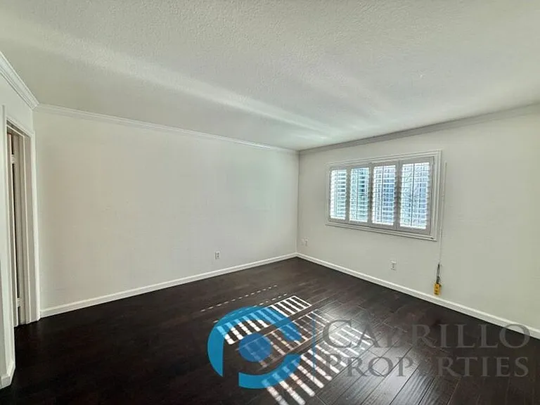 2828 Famosa Blvd #102 — Photo 16