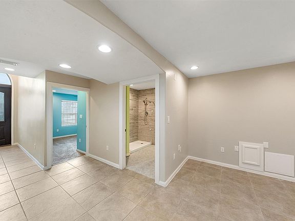 4th image of 2112 Peppermill Rd