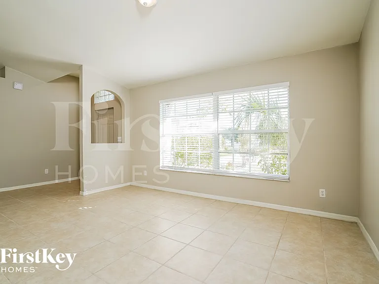 1828 SW 3rd Pl — Photo 3