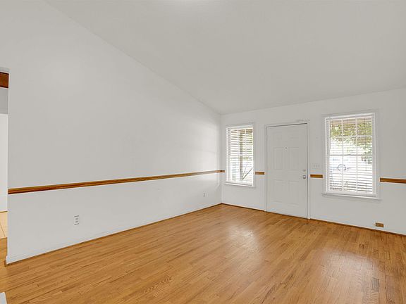 4th image of 324 Westridge Rd
