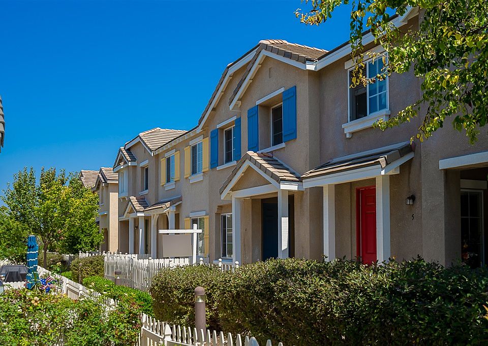 2nd image of 1440 Levant Ln Unit 4