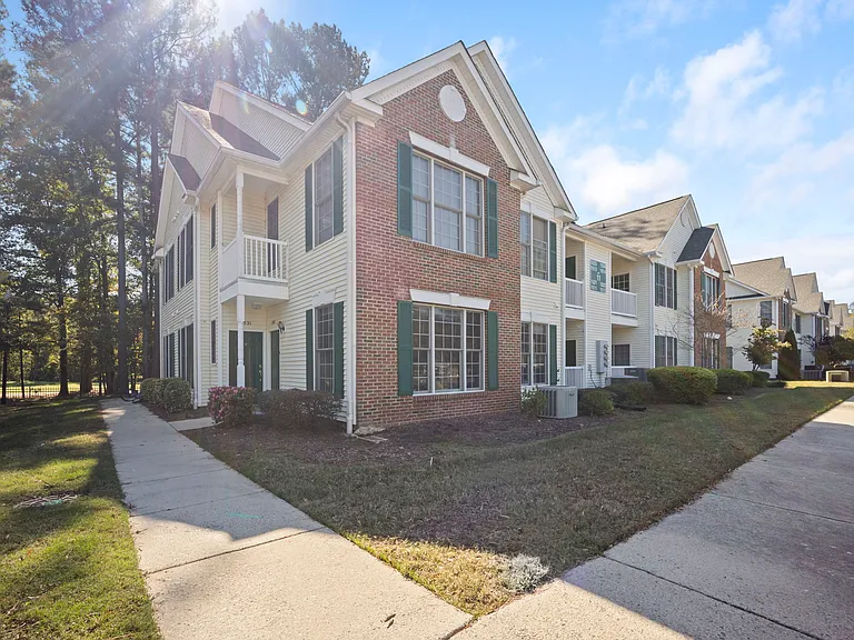 1511 Kudrow Ln — Photo 3