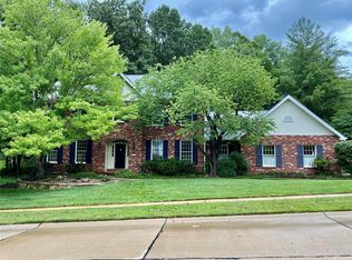 1330 Dietrich Oaks Dr, Ballwin, MO 63021