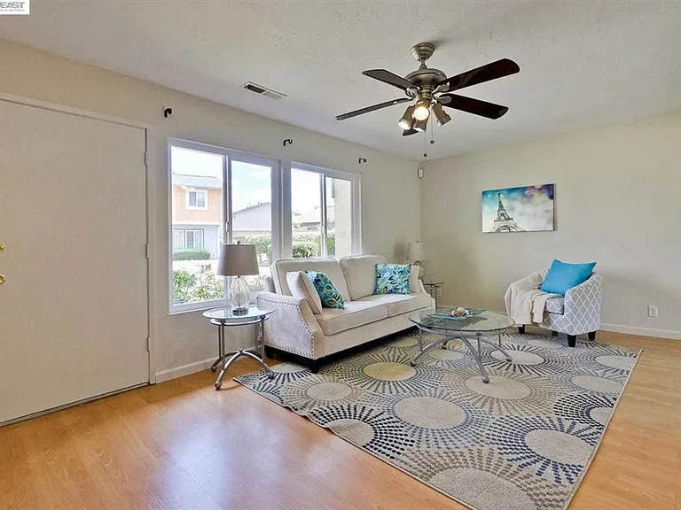 4132 Jamaica Ter — Photo 4
