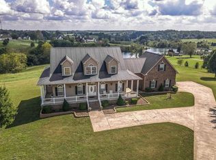 504 Bradby Ct, Burns, TN 37029
