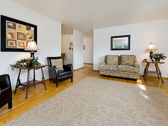 2nd image of 1064 Cloverbrook Dr