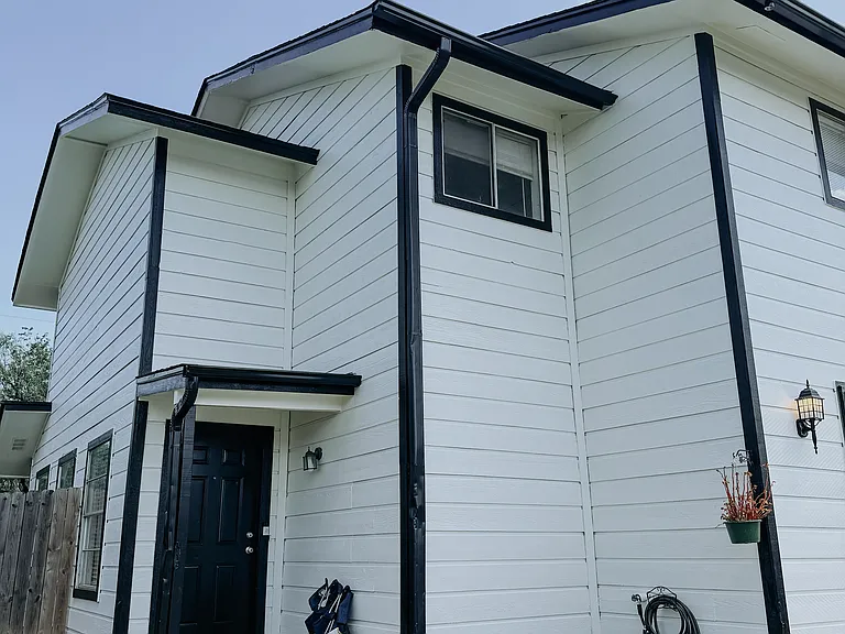 220 Craddock Ave — Photo 3