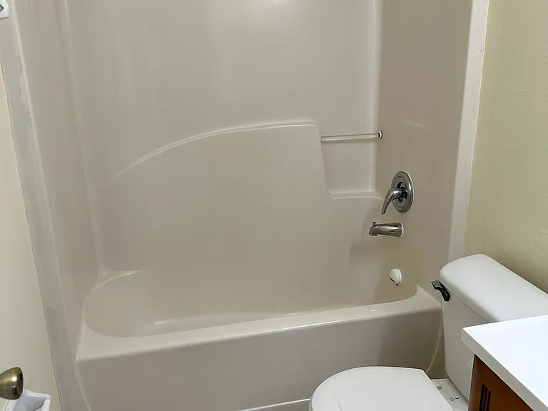 2407 S Vernon Ave #2407 — Photo 1
