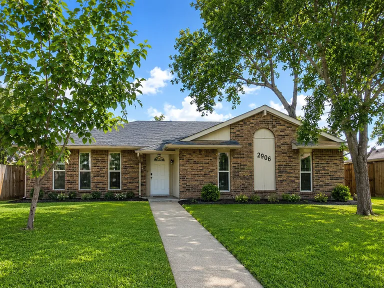 2906 Peppertree Pl — Photo 1