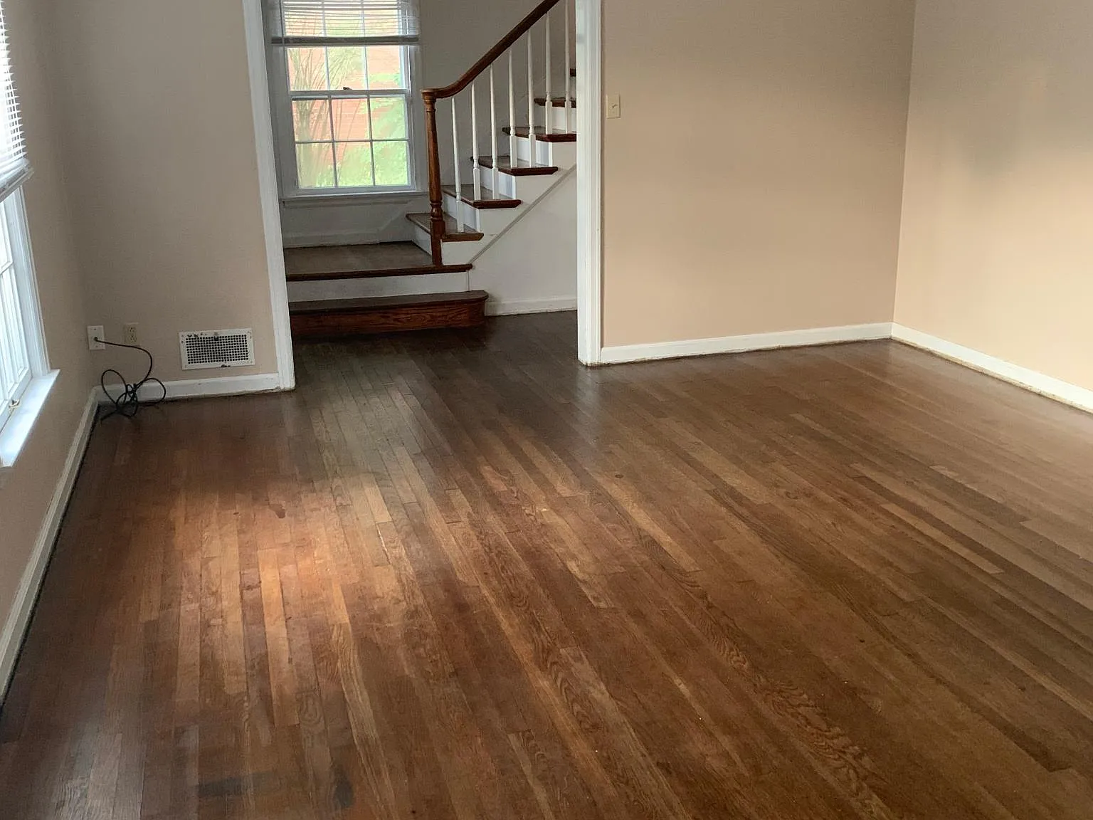 5 bed, 2413 sqft, $4,500 — Photo 4
