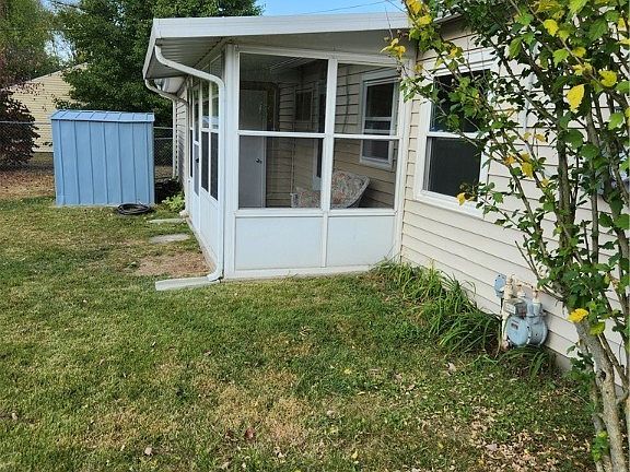 5th image of 327 Florence Ave