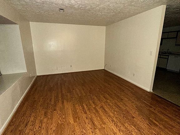 5th image of 144 Clover Valley Cir