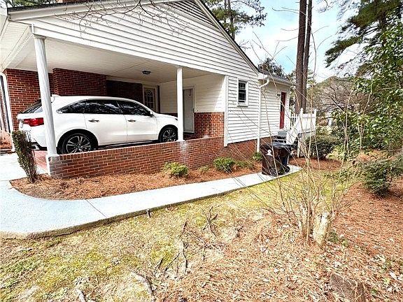 3rd image of 1904 Hamilton Dr