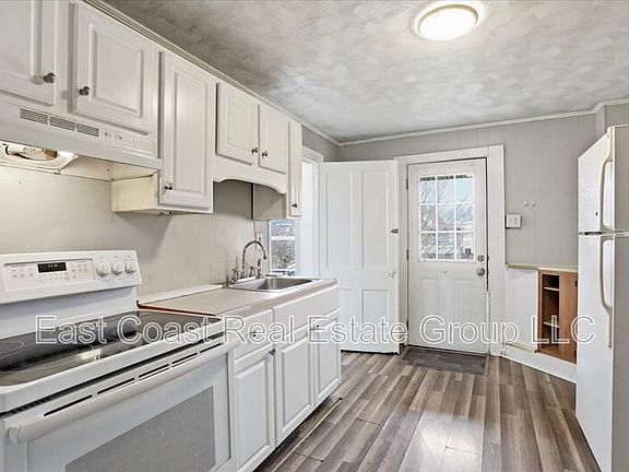 3rd image of 834 W Washington St #2