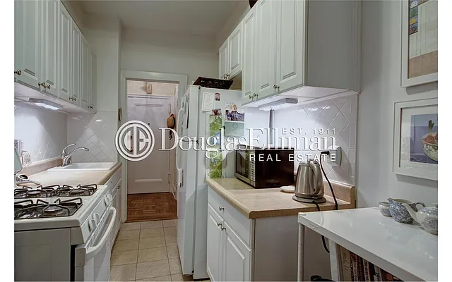 Rented by Douglas Elliman | media 31