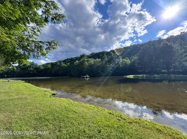 2221 Fernway Dr, Kunkletown, PA 18058
